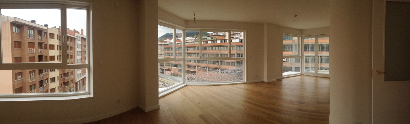 Foto del salón de una de las viviendas en Cooperativa Glas Eraikuntza calle Jaén kalea 12, Amezola, BILBAO.